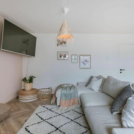 Juan - Stijlvol Appartement Met Uitzicht Op De Kaai Ostenda Zewnętrze zdjęcie