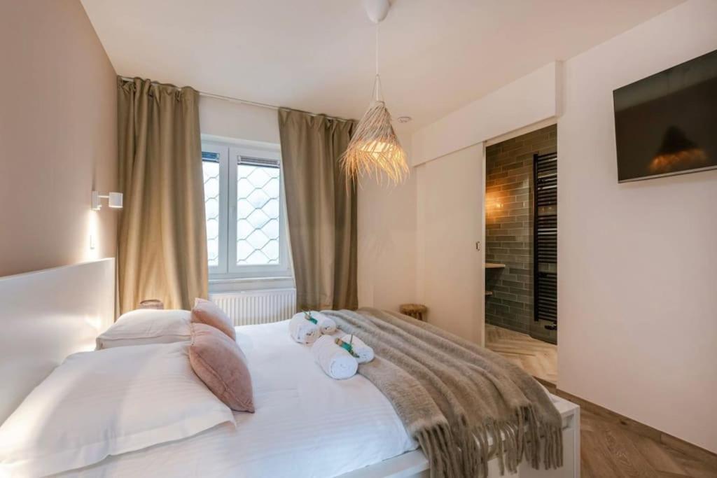 Juan - Stijlvol Appartement Met Uitzicht Op De Kaai Ostenda Zewnętrze zdjęcie