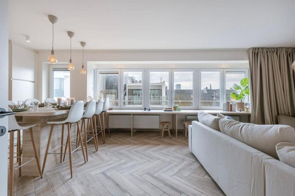 Juan - Stijlvol Appartement Met Uitzicht Op De Kaai Ostenda Zewnętrze zdjęcie